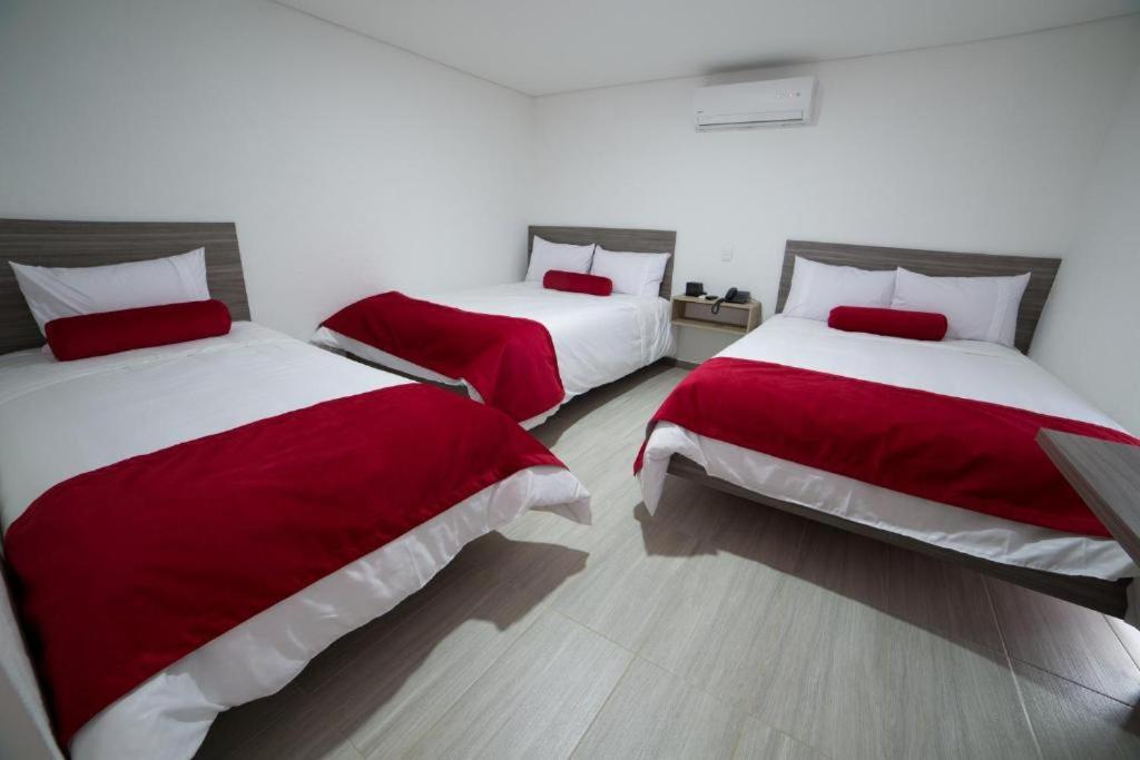 Hotel Med 70 Medellín Kültér fotó